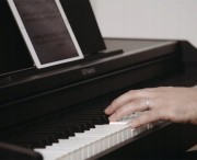 Pianino cyfrowe Roland RP-102-BK