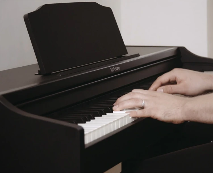 Pianino cyfrowe Roland RP-102-BK
